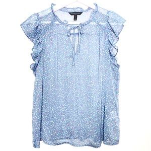 Ruffle sleeveless with necktie blouse.